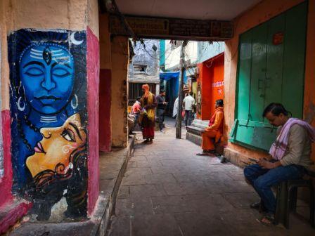 Narrow lanes of Varanasi old city